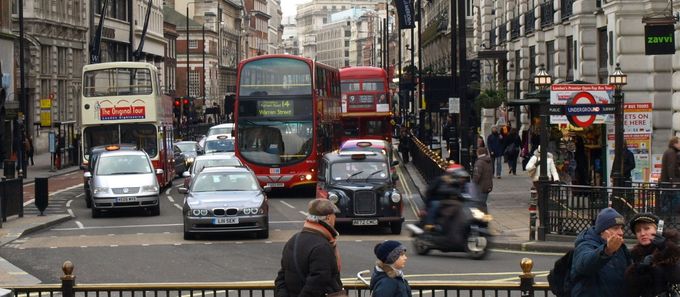 Londons trafikmiljö är motorcykelbudens arbetsplats. 